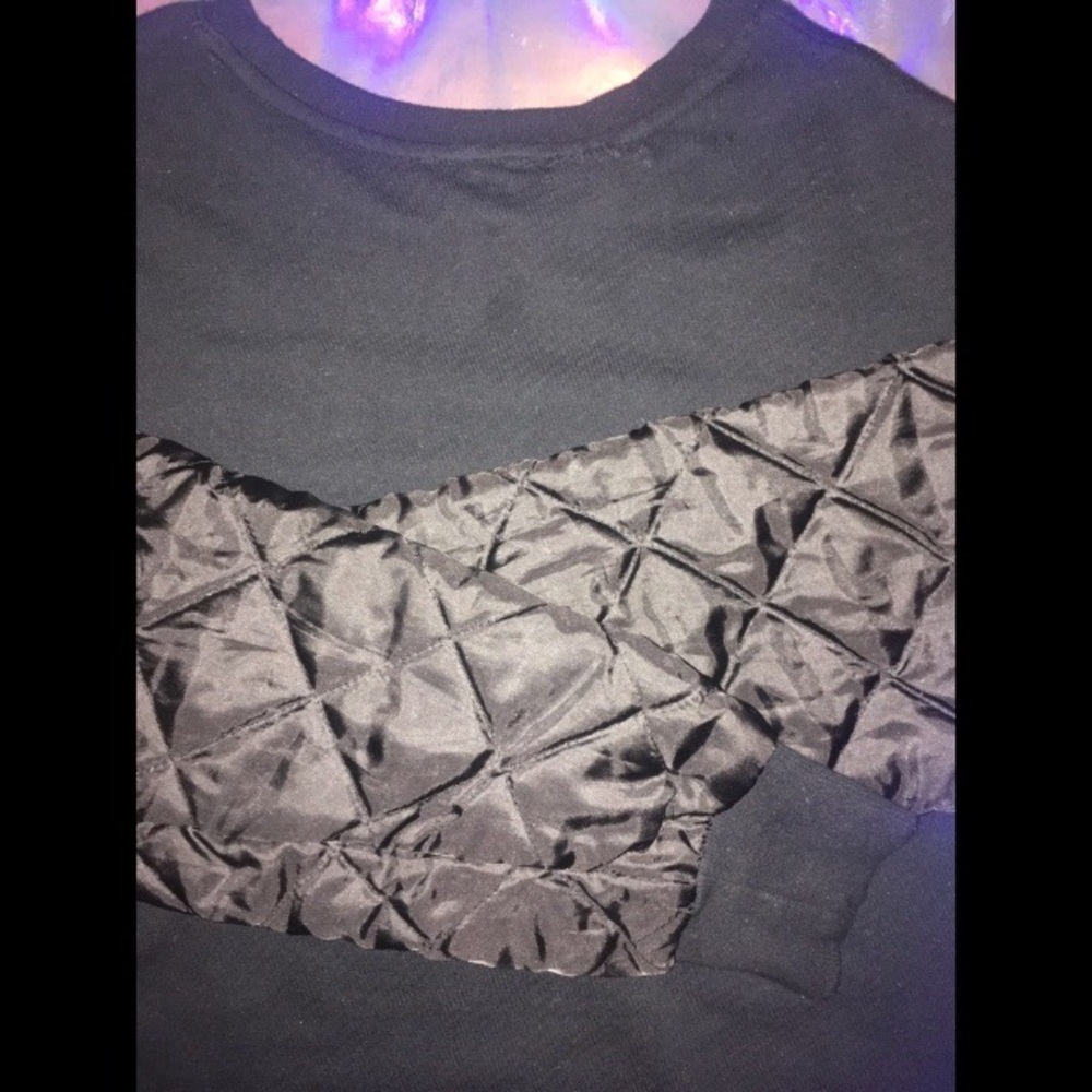 Unique Sweater - Picture 3 of 4